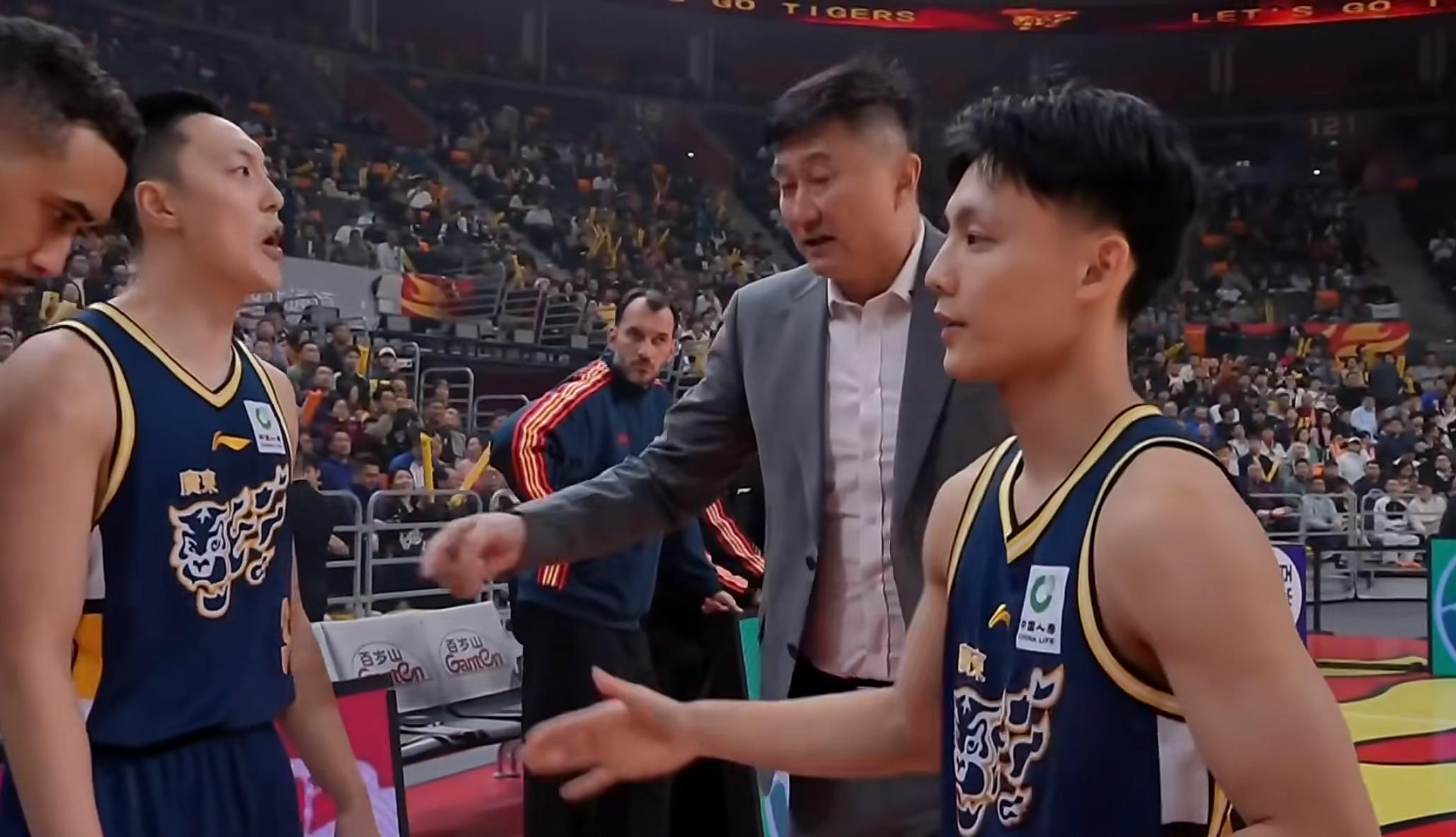 开云官网-广东3消息！郭士强三请徐杰回男篮，崔永熙摊牌，麦考尔回归训练