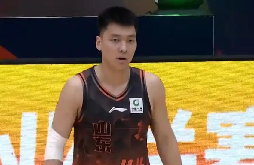 开云APP-山东男篮102-93击败福建，主场两连胜，五将齐发力尽显团队战力！